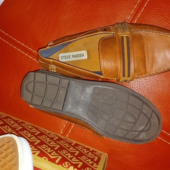 Boys used szs 4-4.5 - Picture 3 of 3